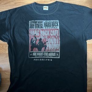 Hard Rock Cafe Vintage Black T-Shirt The Loud and Proud Tour  Philly Men’s XXL